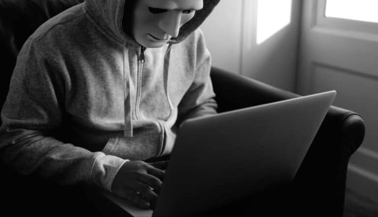 Is There a Free Reverse Phone Lookup Service? Protecting Yourself from OfferUp Scams