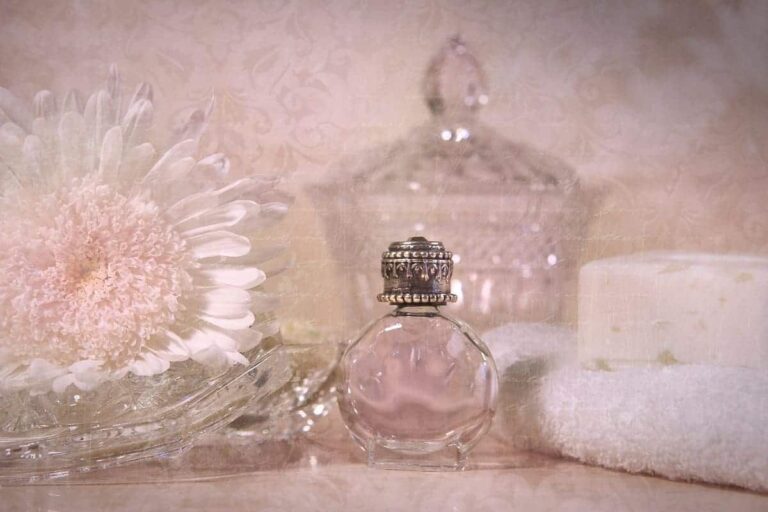 Outstanding Antique Perfume Bottles. Designs And History