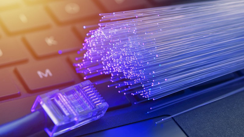 Advantages of Choosing Fiber Internet From a Local Provider
