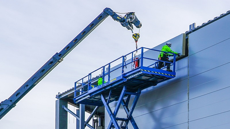 Top Benefits of Scissor Lifts for Warehouse Operations