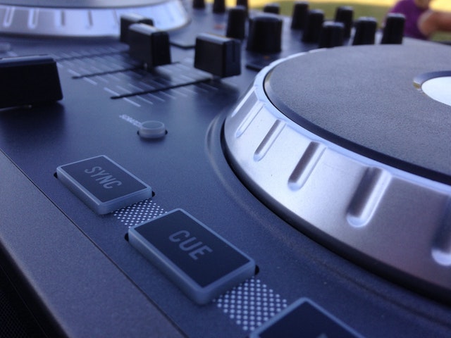 10 Cutting-Edge Audio Processing Projects Using Machine Learning